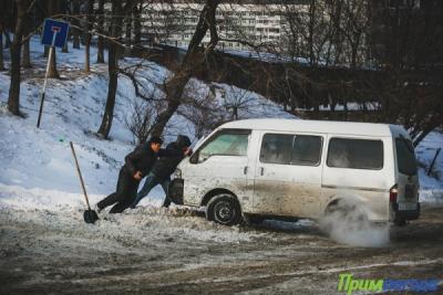 ГИБДД Приморья просит водителей в ближайшие дни отказаться от поездок