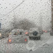 Снегопад парализовал движение во Владивостоке