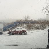 Снегопад парализовал движение во Владивостоке