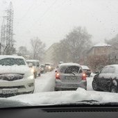 Снегопад парализовал движение во Владивостоке