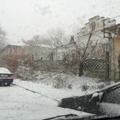 Снегопад парализовал движение во Владивостоке