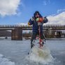 Спасатели приступили к распилу льда на реках Приморья