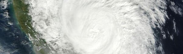 Тайфун SURIGAE, второй в этом году, ущерба Японии не принесет